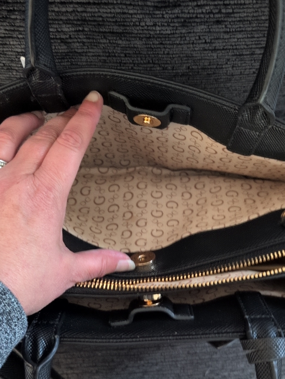 GUESS CADENCE SATCHEL - Picture 7 of 10